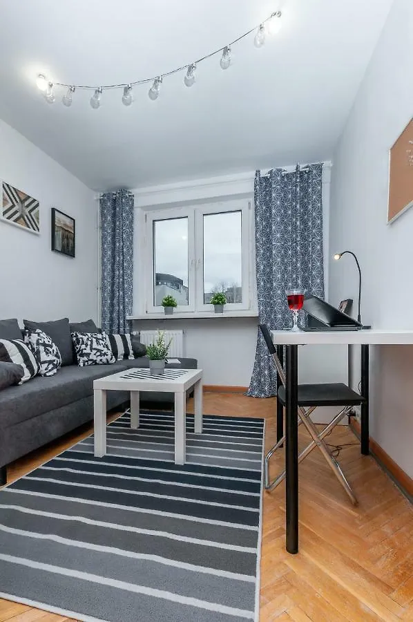Homestay Little Home - Chmielna 34 Warsaw